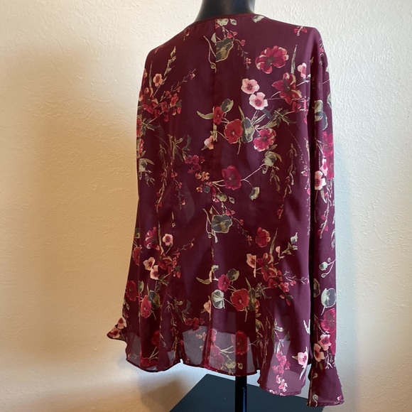 Beautiful Floral Venezia Bottom Pleated Blouse - Picture 5 of 10